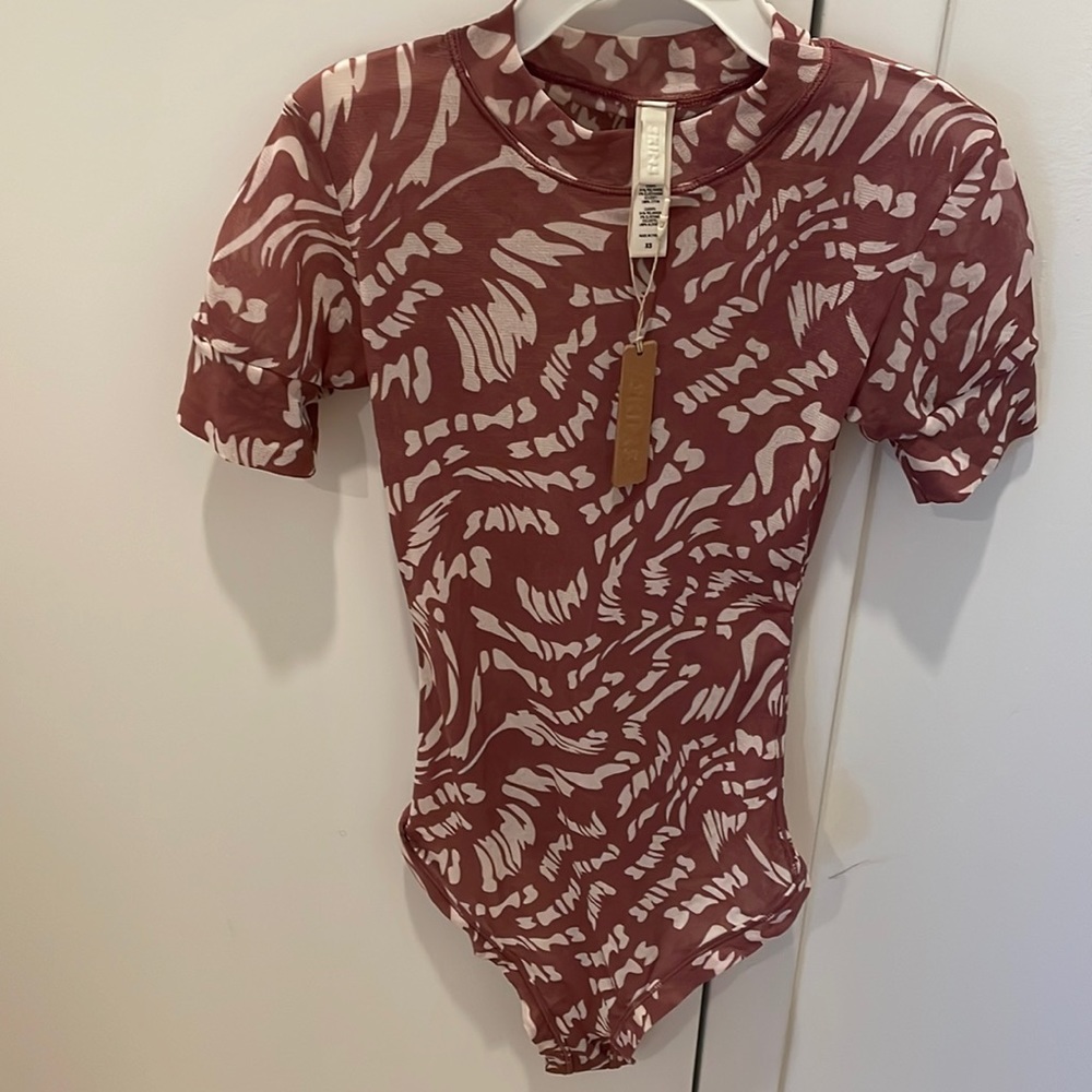 NWT Raspberry Swirl Skims Bodysuit - Picture 4 of 9